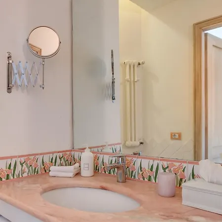 فندق مبيت وإفطار Frances' Relais 2*